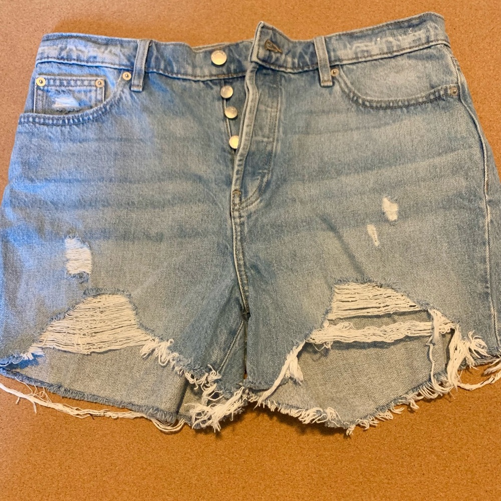 CALVIN KLEIN NWOT Distressed denim shorts Size 31